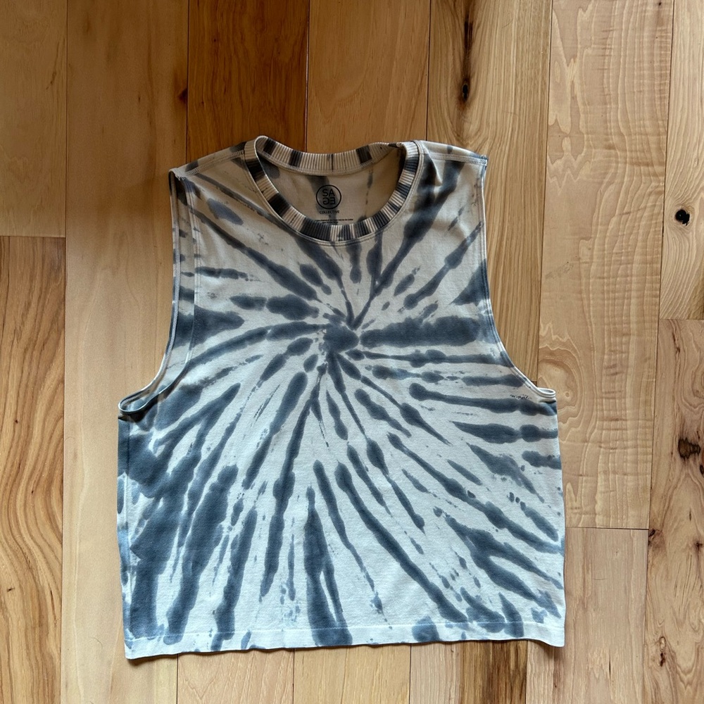 Like New! Cascade Collective Gray and White Muscle Tee Sleeveless Crop Top